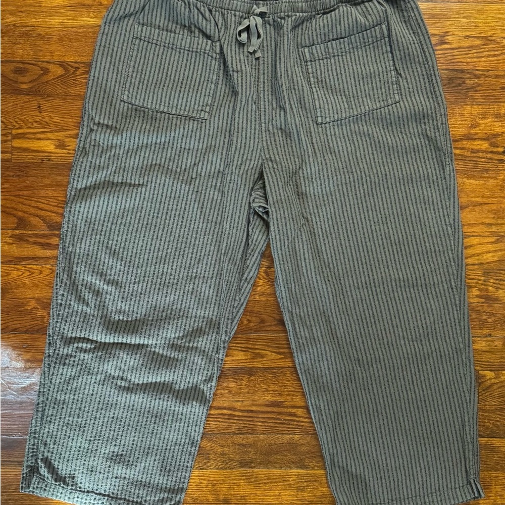 Orvis Woman’s Corduroy Pants in Striped Black